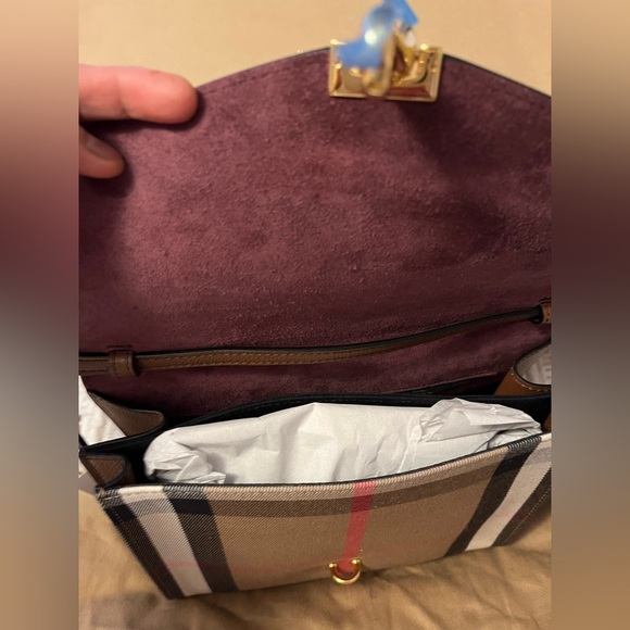 Burberry - Picture 1 of 5